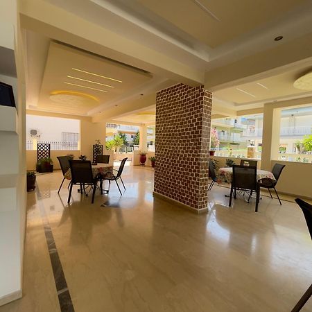 Niki Apartments Paralia Dionisiou Eksteriør billede