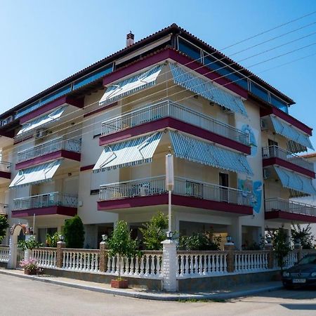 Niki Apartments Paralia Dionisiou Eksteriør billede