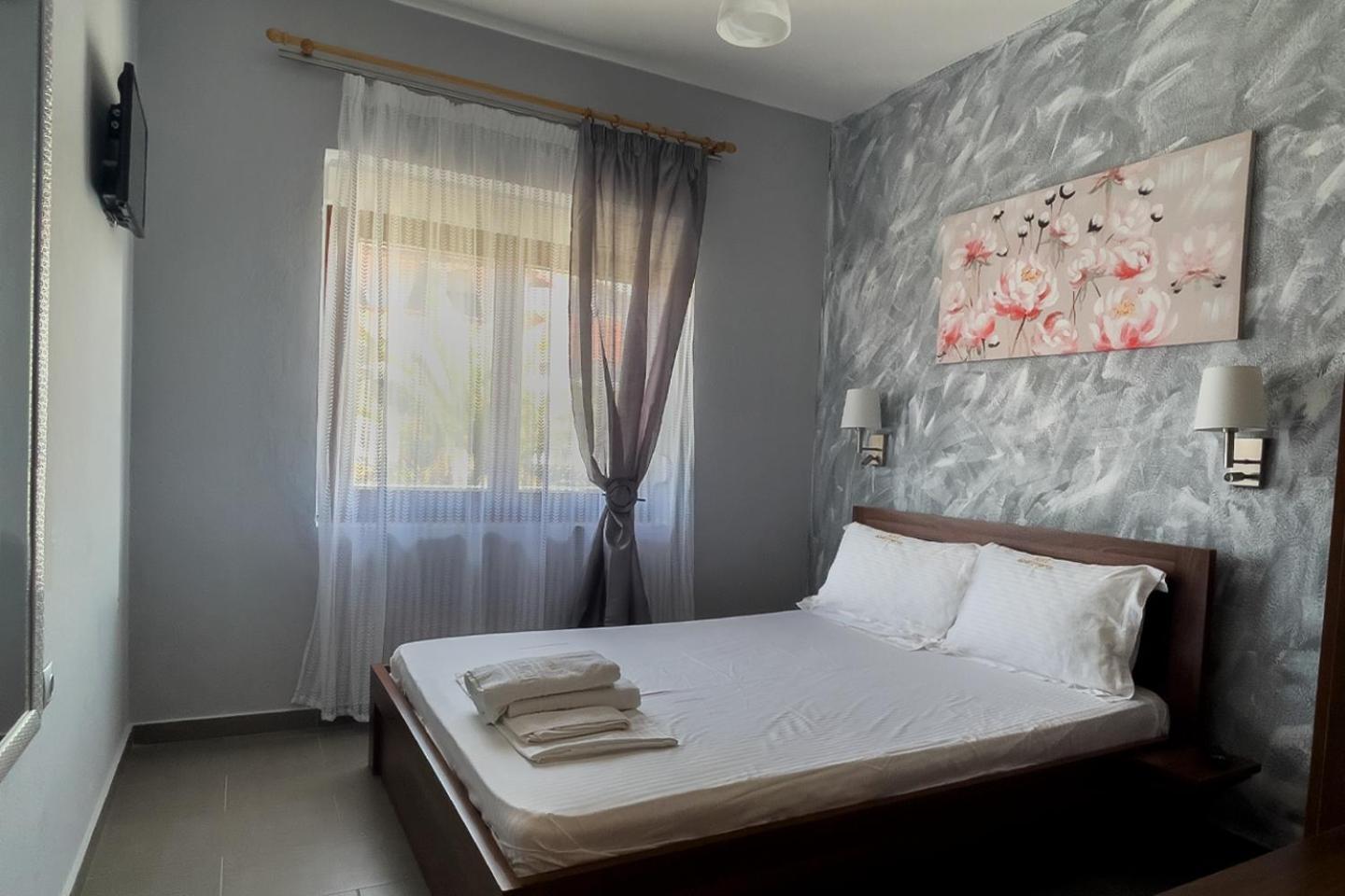 Niki Apartments Paralia Dionisiou Eksteriør billede