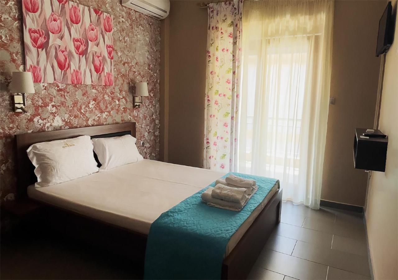 Niki Apartments Paralia Dionisiou Eksteriør billede