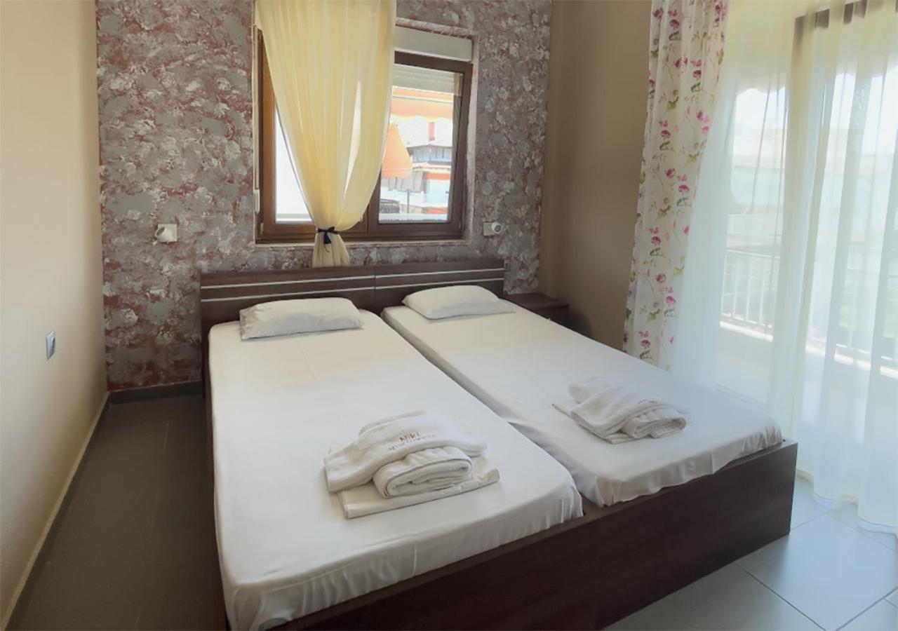 Niki Apartments Paralia Dionisiou Eksteriør billede