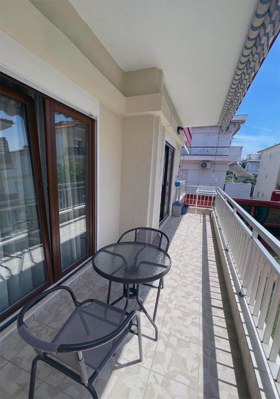 Niki Apartments Paralia Dionisiou Eksteriør billede
