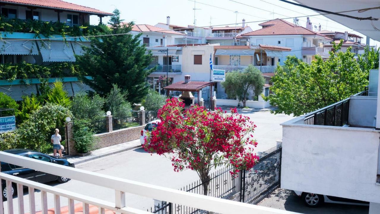 Niki Apartments Paralia Dionisiou Eksteriør billede
