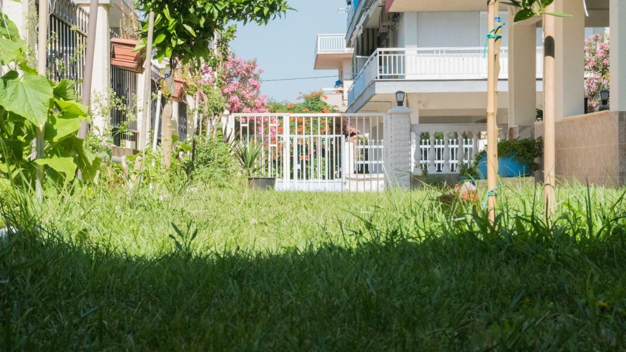 Niki Apartments Paralia Dionisiou Eksteriør billede