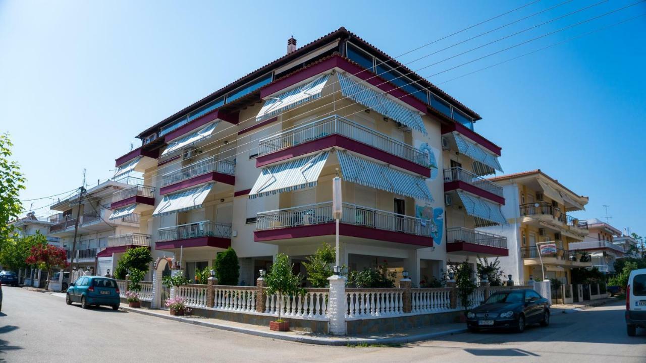 Niki Apartments Paralia Dionisiou Eksteriør billede
